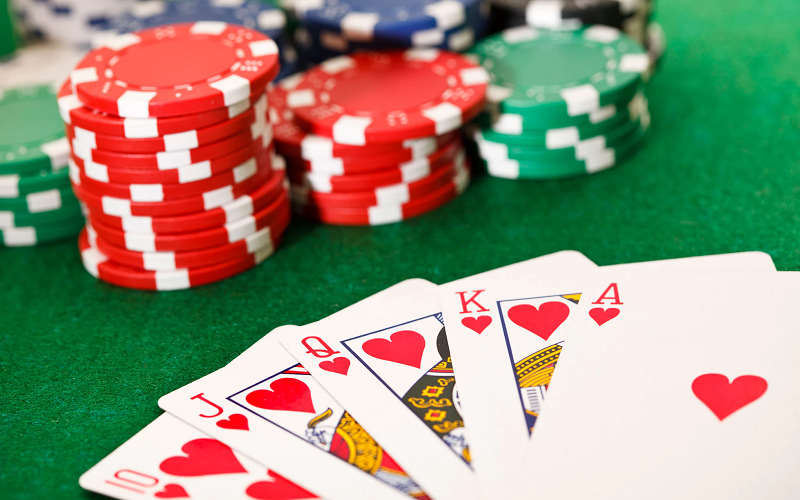 Lợi ích khi chơi bài poker tại N666